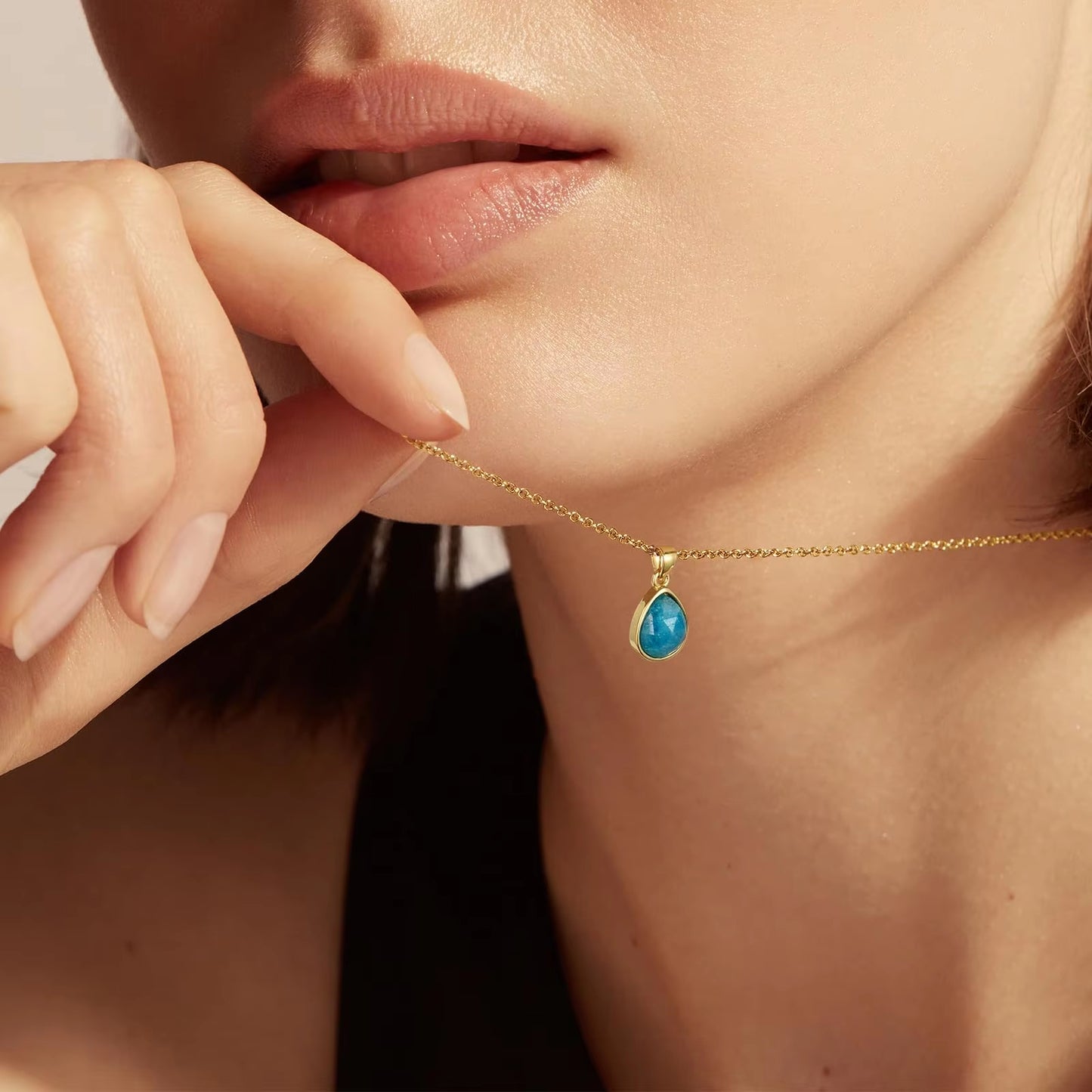 BLUE NATURAL STONE PENDANT NECKLACE