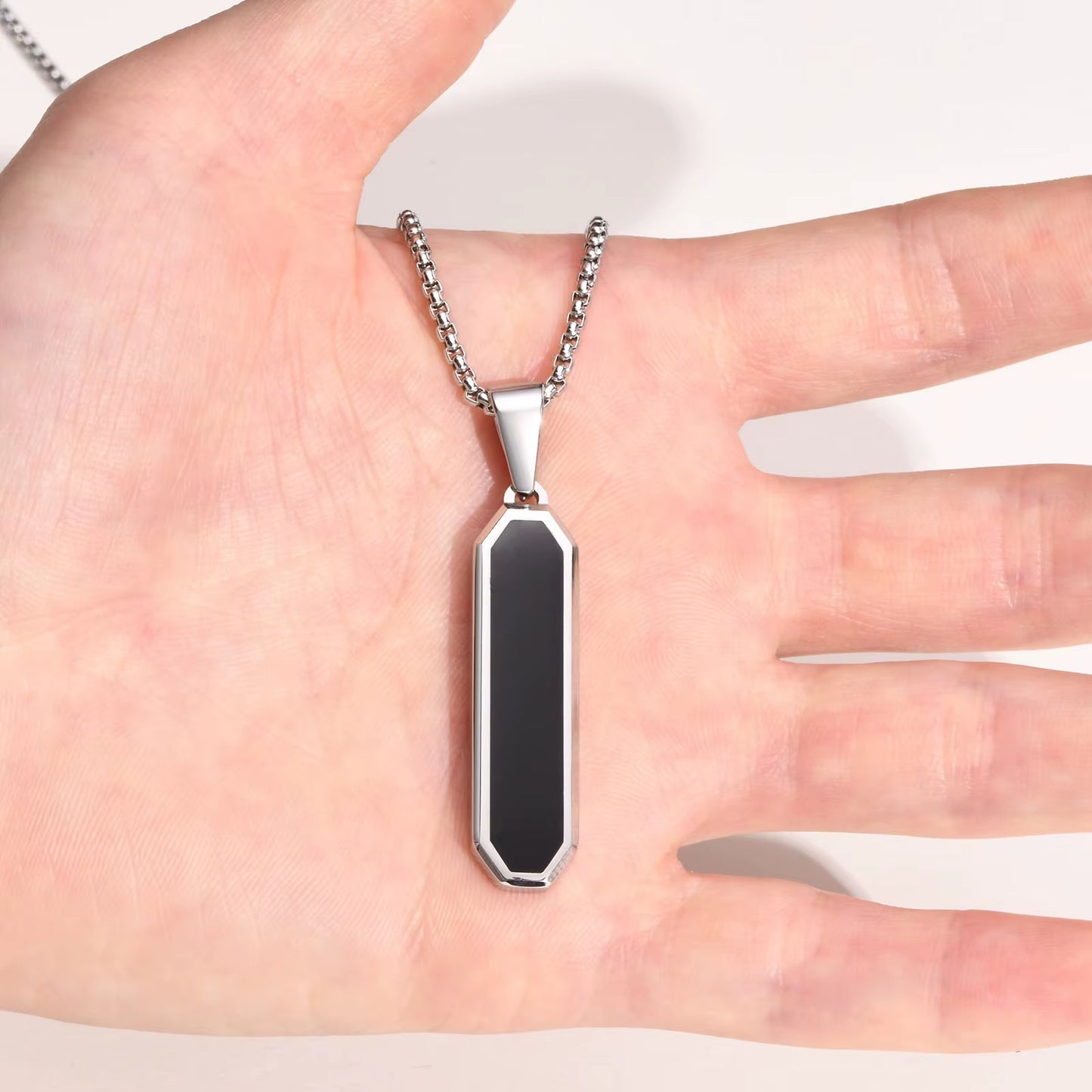 Silver-Plated Simple Pendant Necklace – Effortless Elegance for Every Occasion