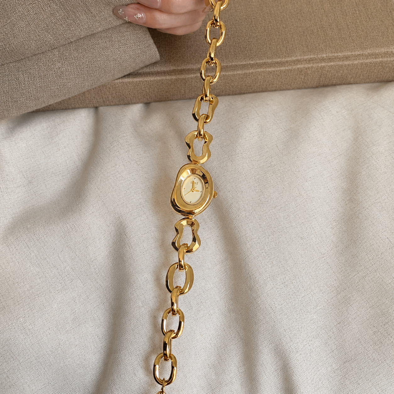 The Sculpted Link Watch