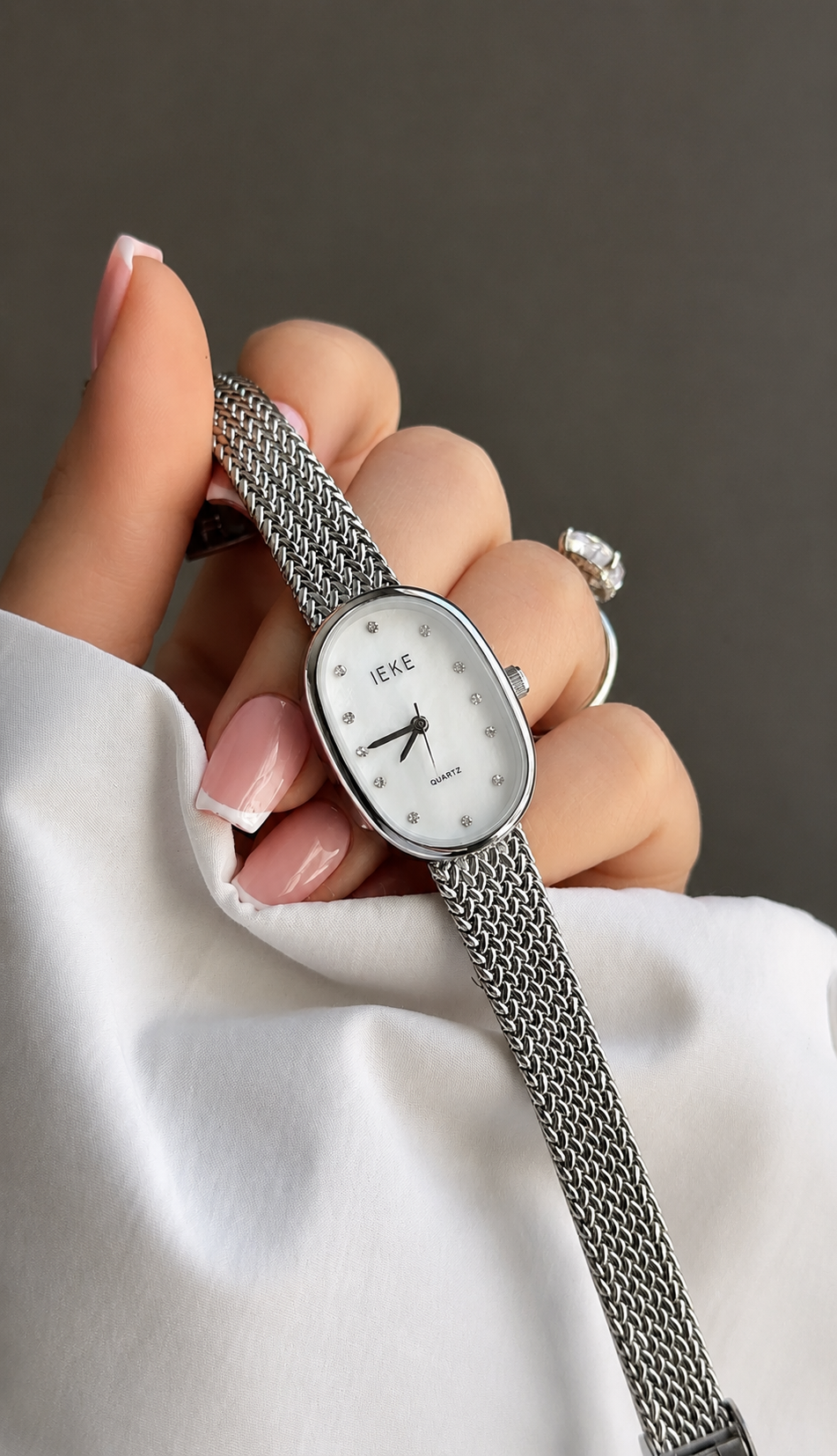 IEKE Pearl Oval Gold Mesh Watch