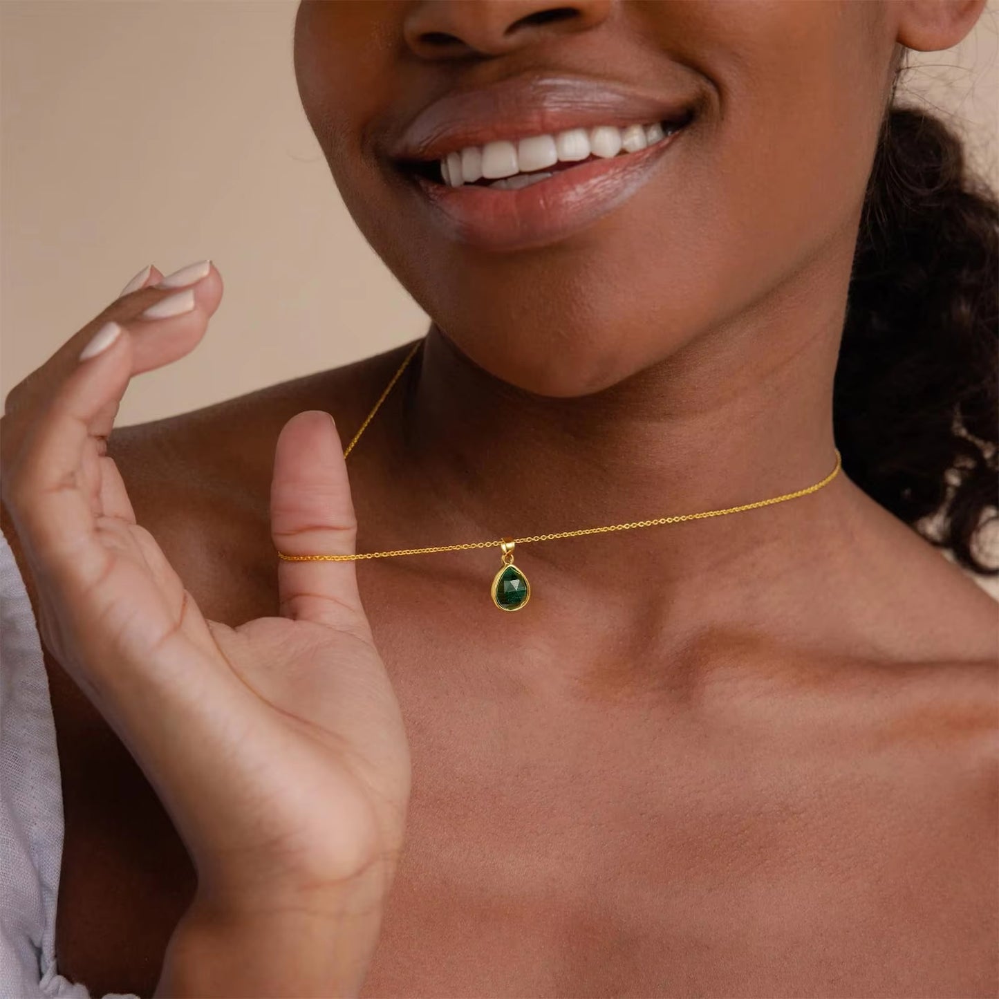 GREEN NATURAL STONE PENDANT NECKLACE