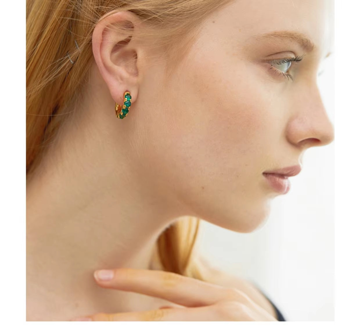 Vera Classic Hoop Earrings – Timeless Elegance Meets Modern Style
