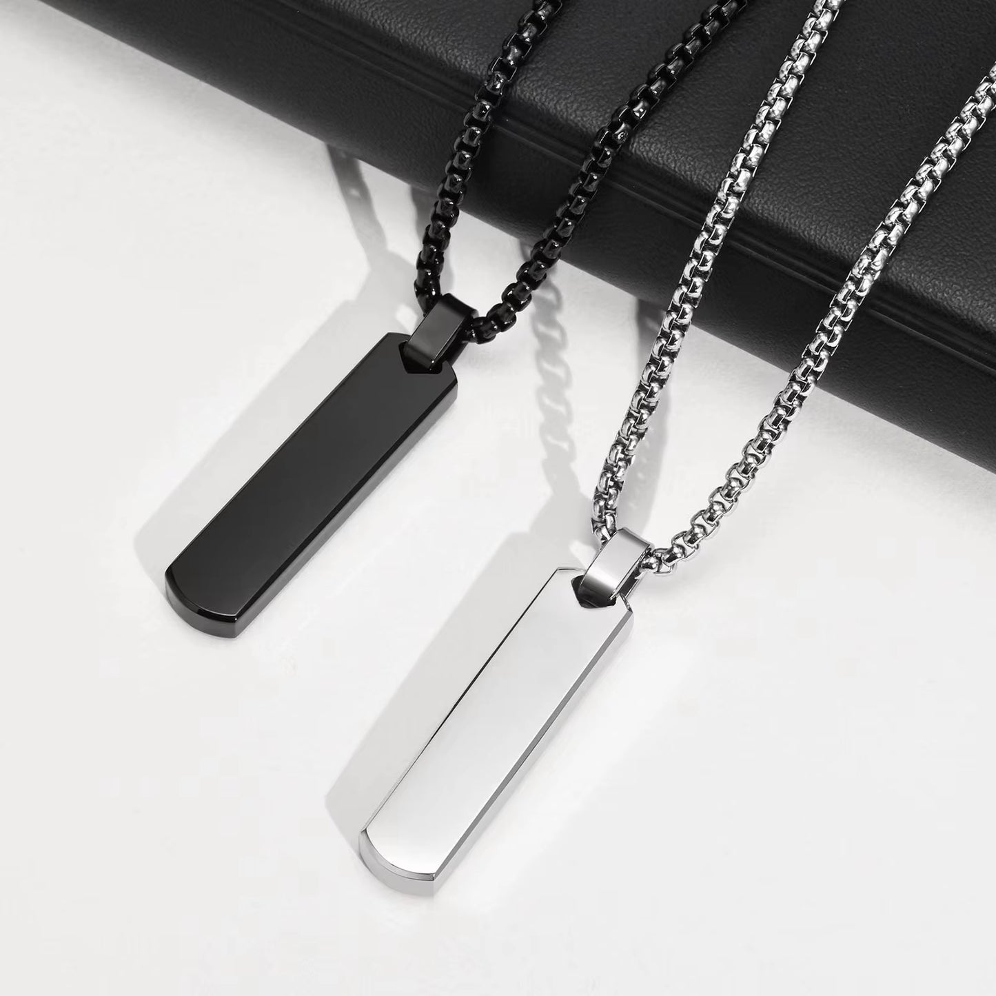 Fashion Custom Stainless Steel Silver &amp; Black Pendant Necklace – Sleek and Modern Design