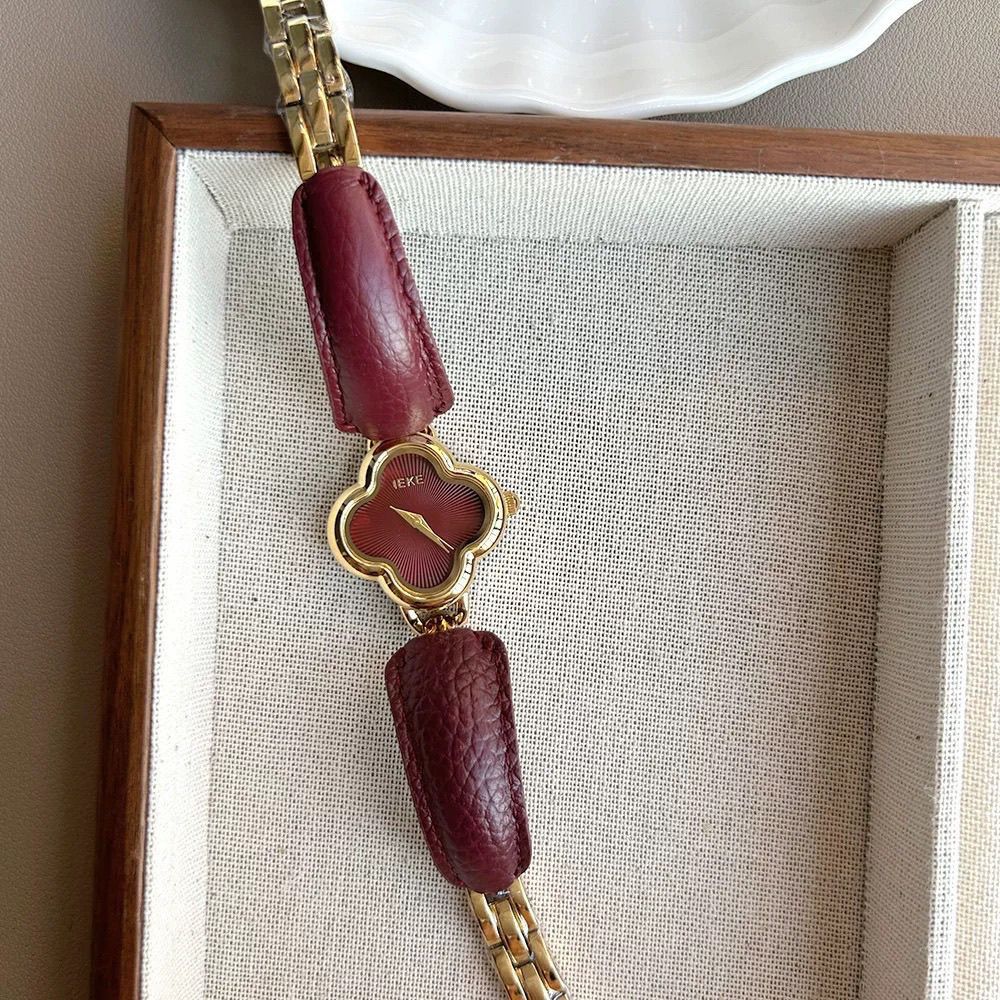 IEKE Clover-Shaped Gold Women's Watch