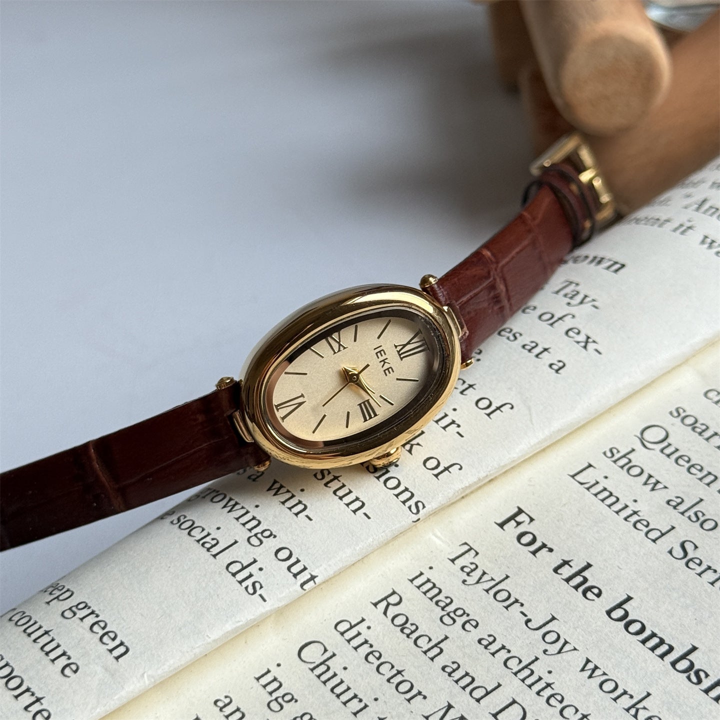 IEKE Vintage Oval Roman Numeral Women’s Watch