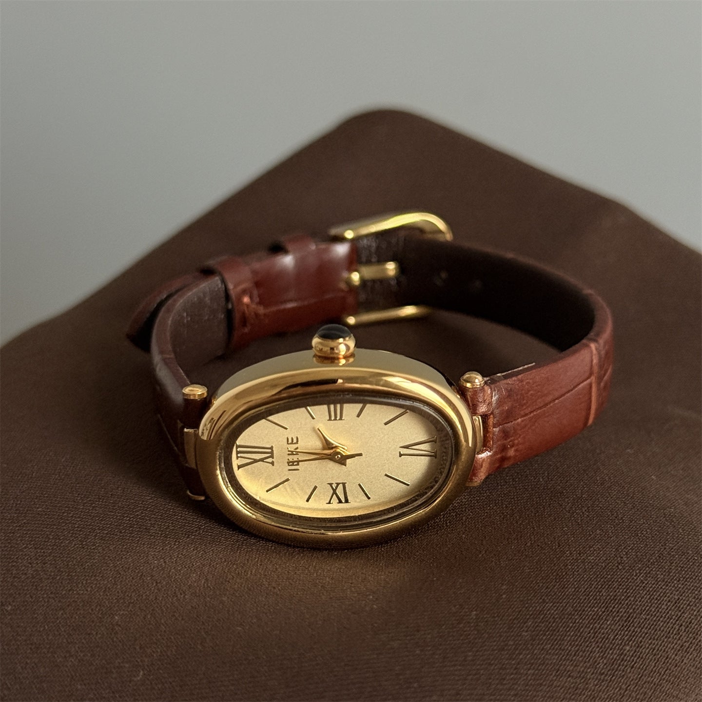 IEKE Vintage Oval Roman Numeral Women’s Watch