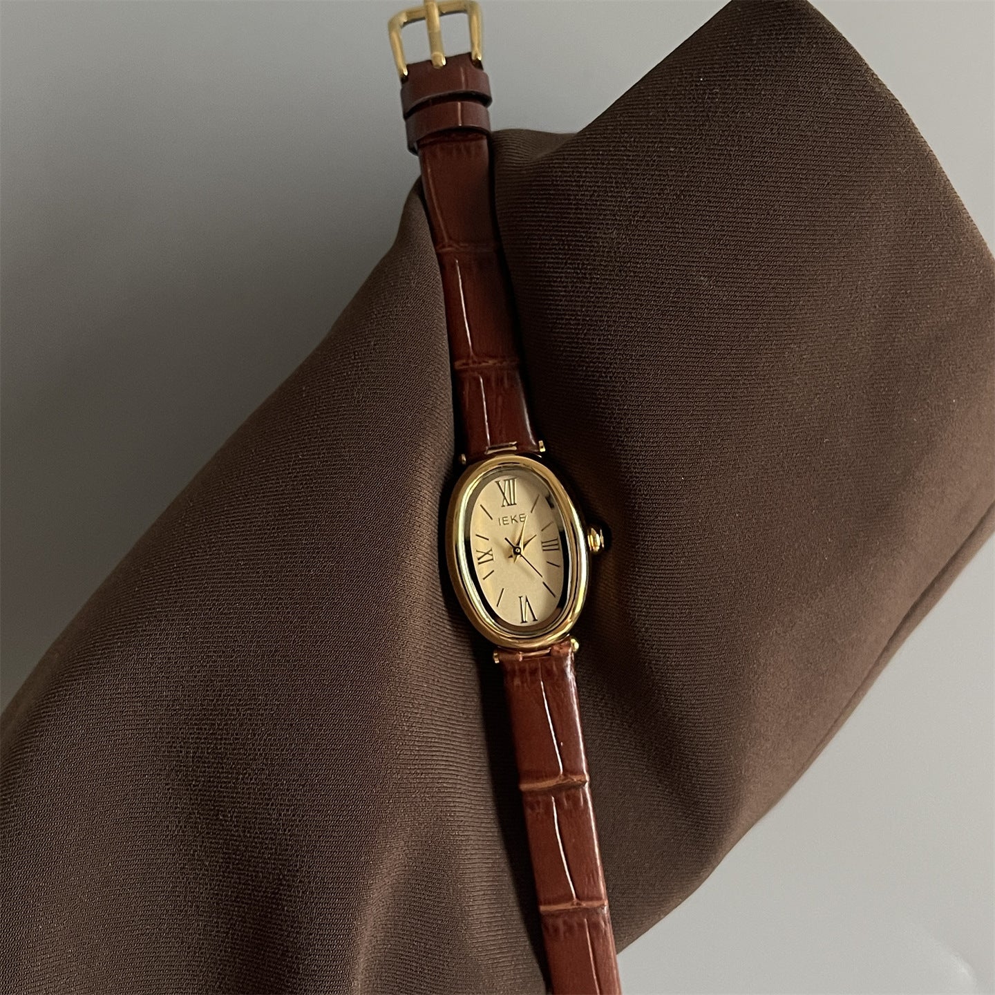 IEKE Vintage Oval Roman Numeral Women’s Watch