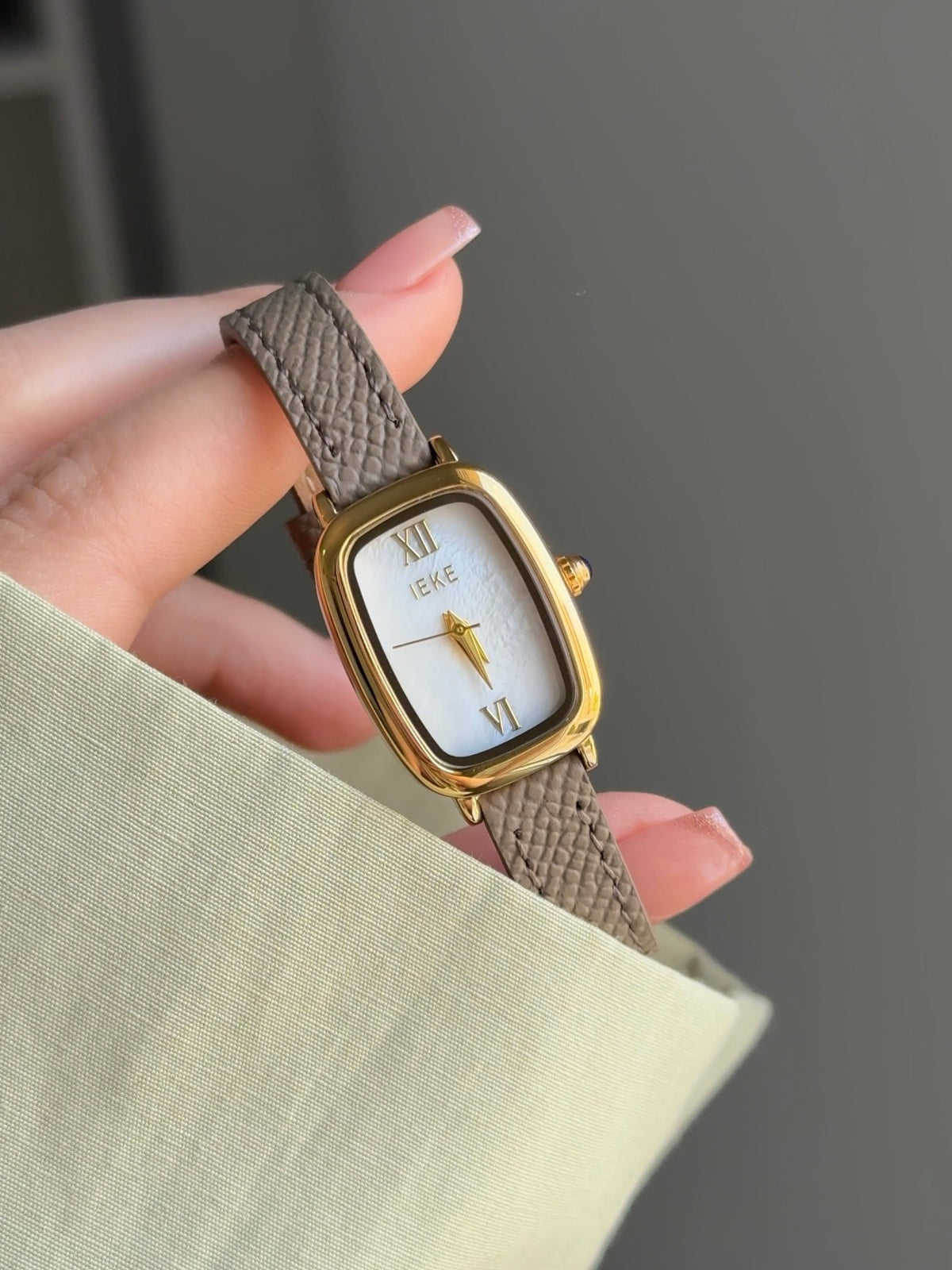 IEKE Rounded Rectangle Watch