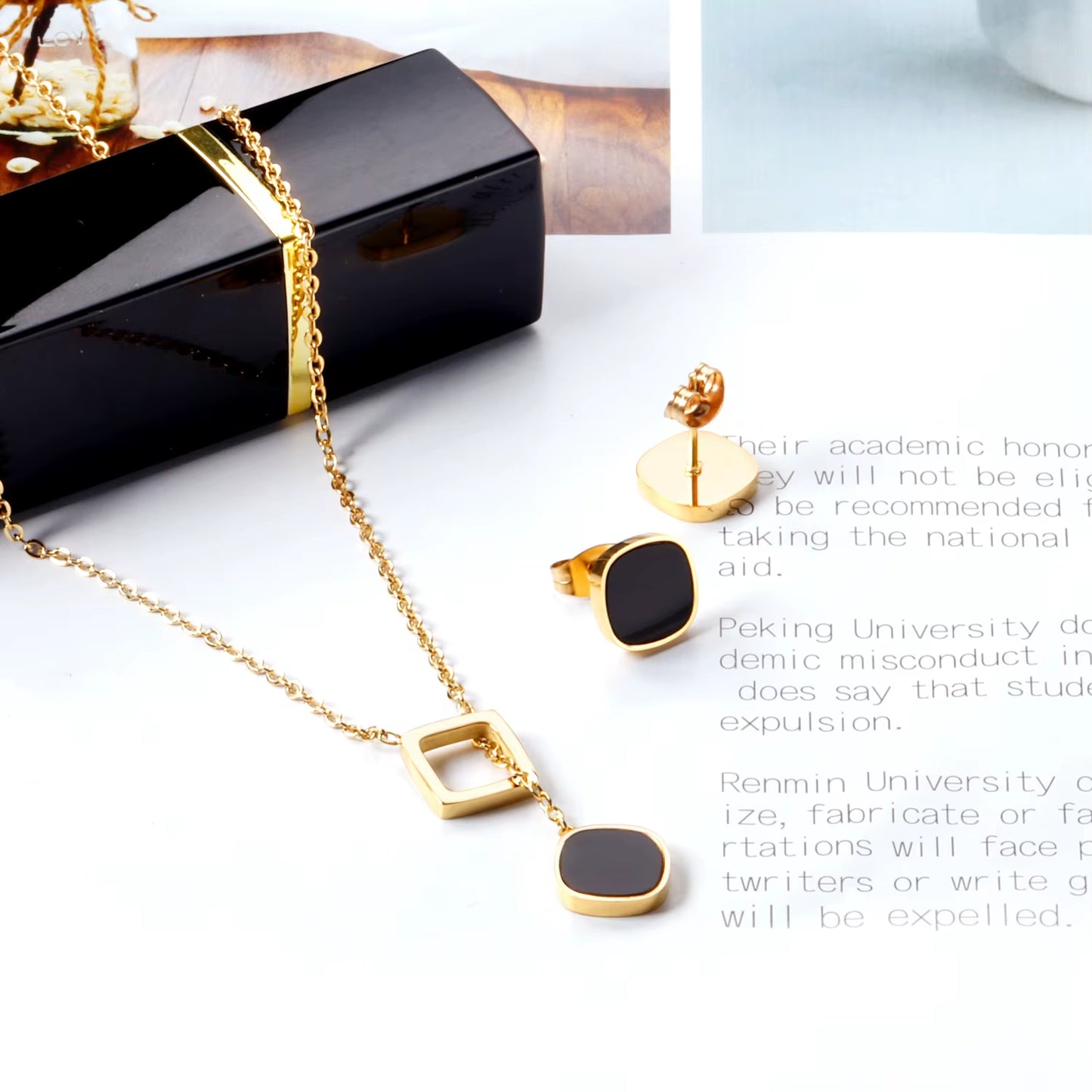 Modern Cube Jewelry Set – Stainless Steel Pendant Necklace & Earrings