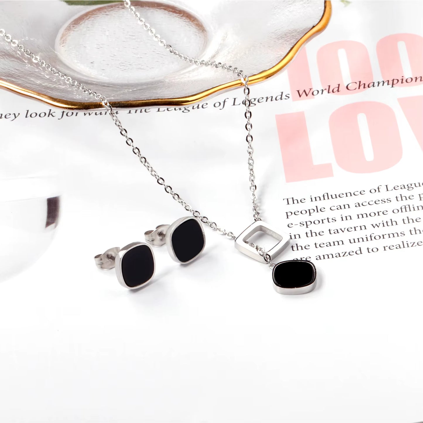 Modern Cube Jewelry Set – Stainless Steel Pendant Necklace & Earrings