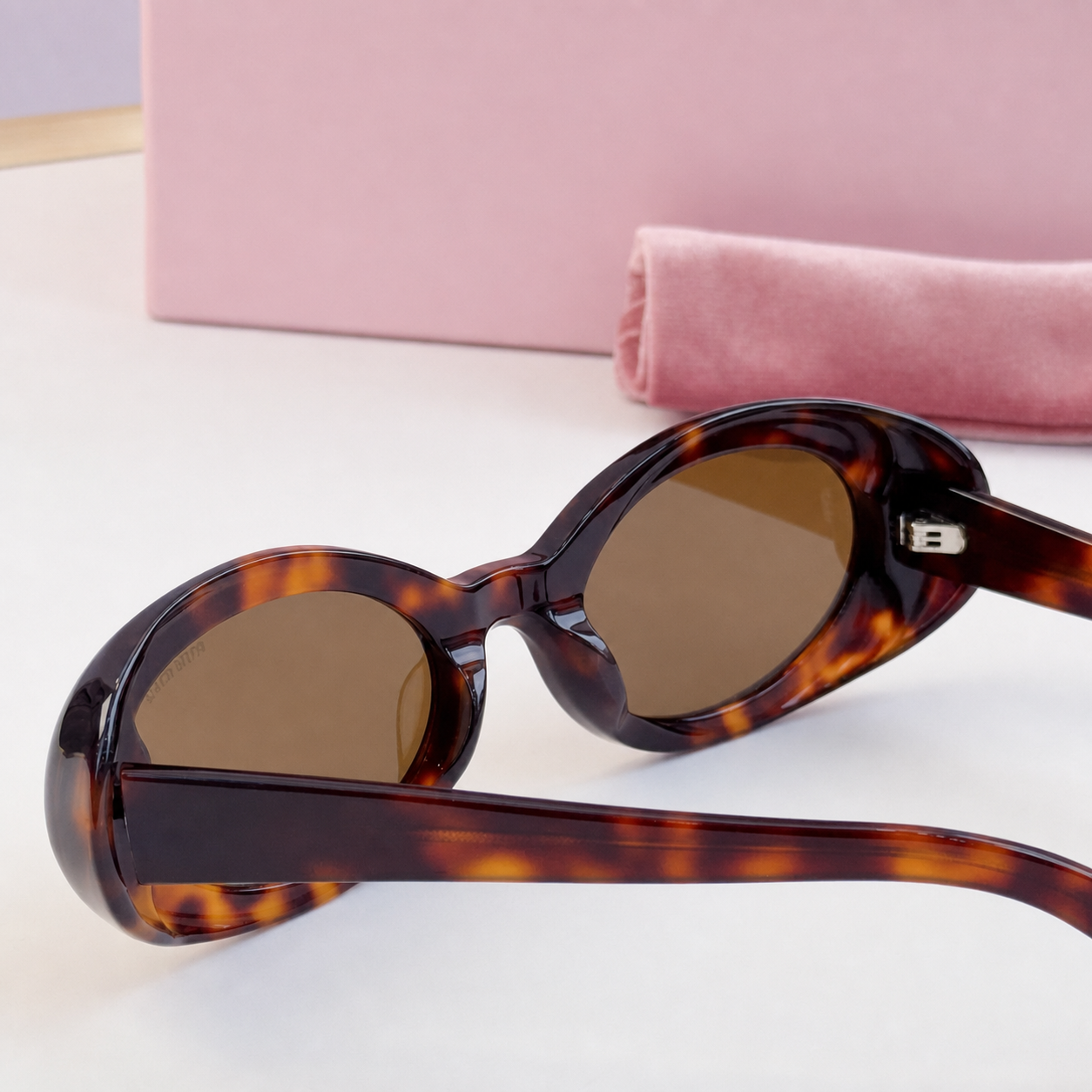 Noir Orbit Oval Sunglasses